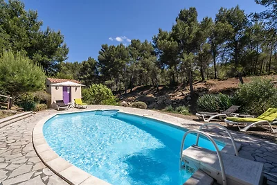 Moderne Villa mit privatem Pool