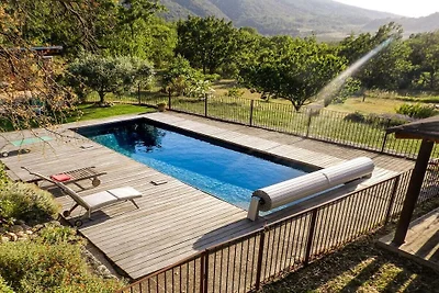 Ferienhaus in Bonnieux mit Schwimmbecken