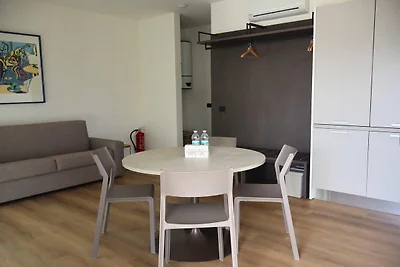 In einer klimatisierten Wohnung mit Terrasse