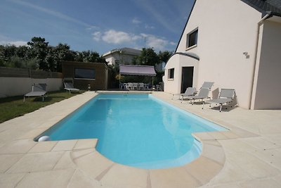 Freistehende Villa mit beheizbarem Schwimmbad...
