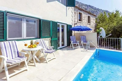 Villa in Tučepi mit Schwimmbecken