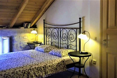 Einladendes Ferienhaus in Leonidiomit Garten