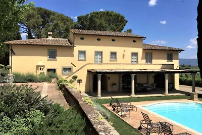 Invitante villa con giardino privato...