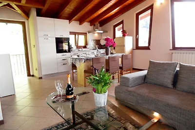Apartment in Villa mit Pool- und Seeblick