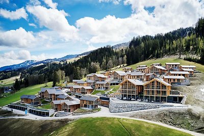 Chalet mit warmem Pool auf der Terrasse