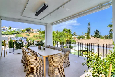 Villa in Nueva Andalucía mit beheiztem Pool