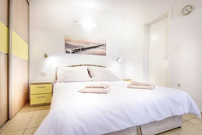 Apartments Gracin - Studio Apartment with Ter...