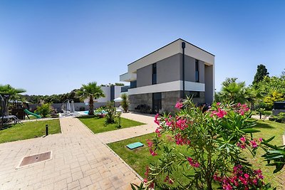 Villa di lusso con piscina e terrazza