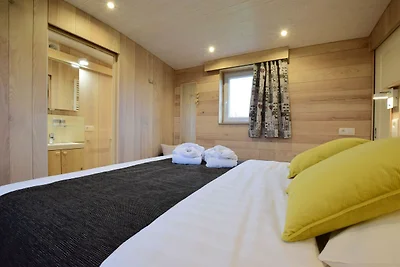 Rustig gelegen caravan in Vielsalm met een...