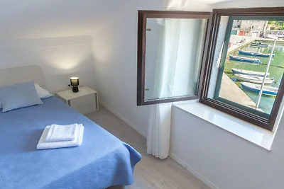 Four Bedroom Holiday Home with Sea View