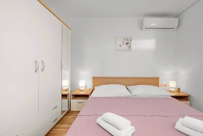 Holiday Home Marija - Three Bedroom Holiday H...