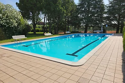 Con piscina, tennis, vicino al parco termale ...