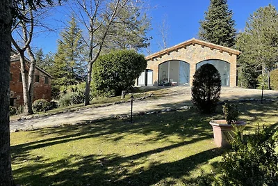 Villa ad Amandola vicino al centro città
