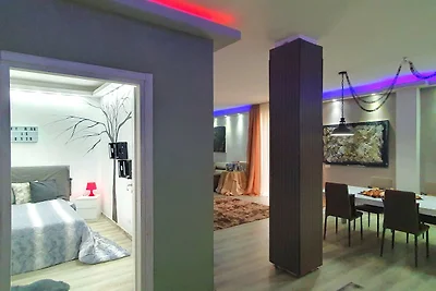 Geräumige Wohnung in Luino mit Sprudelbad
