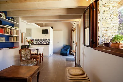 Chalet in malerischem mittelalterlichem Dorf