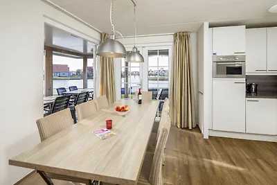 Villa mit Ruderboot und Sauna, nahe dem...
