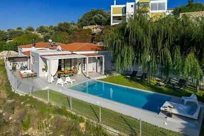 Lussuosa villa a Rethymno con piscina