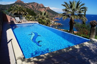 Luxuriöse Villa in Saint-Raphaël mit Pool