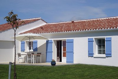 Modernes Ferienhaus in Avrillé mit Garten
