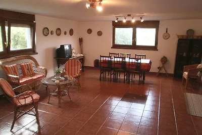 Placido palazzo a Cangas de Onís con giardino