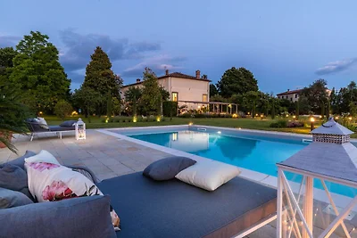 Villa con 5 camere da letto e piscina a Lucca