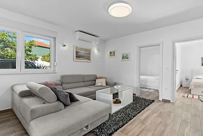 Wohnung in Rogoznica mit Terrasse