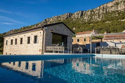 Villa in Bribir mit Schwimmbecken