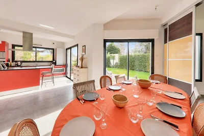 Apartment in St. Armel mit beheiztem Pool