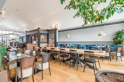 Moderne Lodge mit Geschirrspüler, in einem Fe...