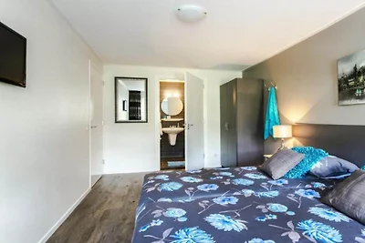 Ferienhaus in Nes mit Schwimmbecken