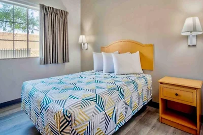 Studio 6 Bakersfield_1 Queen Bed | Mobiel