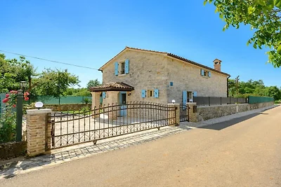 Villa in Višnjan mit Schwimmbecken