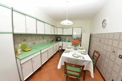 Casa in stile provenzale tra le colline di Lu...