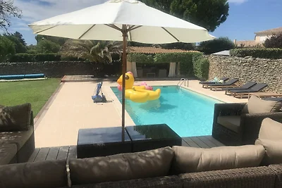 Élégante villa avec piscine privée dans le su...
