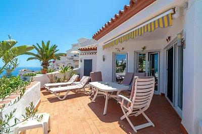 Villa in Nerja mit Meerblick-Terrasse