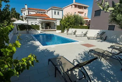 Villa al mare a Zara con piscina