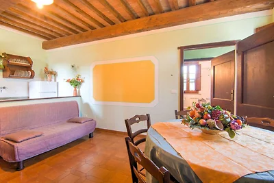 Accogliente Agriturismo con Piscina a Castigl...