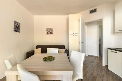 Moderne Wohnung in Badesi mit Garten