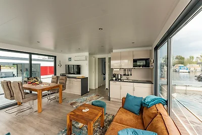 Havel Houseboat Serenity