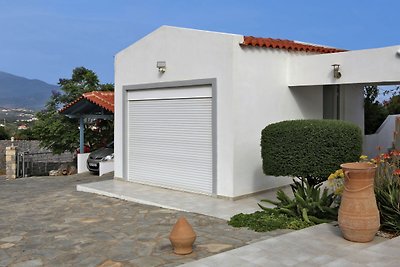 Moderne Villa mit Swimmingpool in Kokkino Cho...