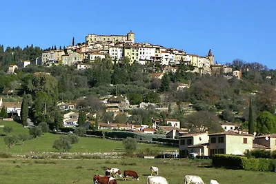 Casa con AC, tra l'interno e il mare