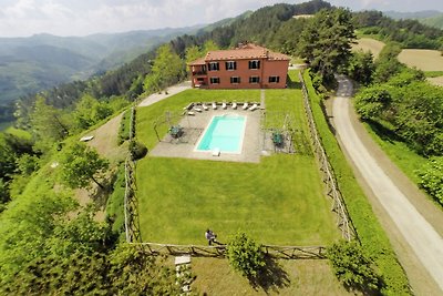 Luxuriöse Villa mit Pool in Tredozio, Toskana