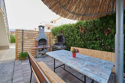 Apartment Vujina mit Terrasse
