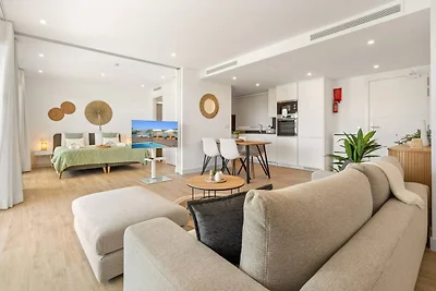 Stylish 2-Bed Apartment - ALCAZABA LAGOON...