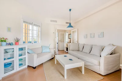 Serene Holiday Home in Huelva con Balcone