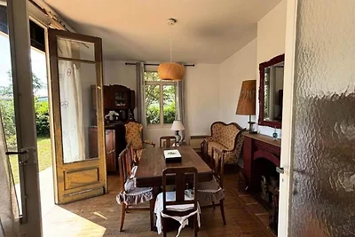 Gemütliches Haus nahe ruhiger Landschaft