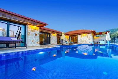 Villa in Kalkan mit Schwimmbecken