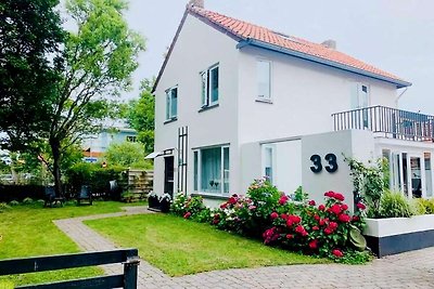 Attraktives Ferienhaus in Strandnähe in De...