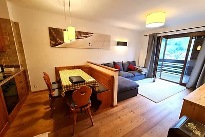 Apartment mit Balkon und Bergblick