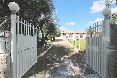 Villa spaziosa con ampia veranda